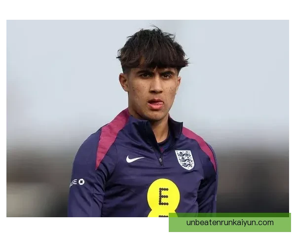 足球新秀表现引发关注，近期状态稳健，未来潜力值得期待